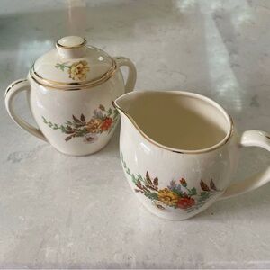 Vintage 1940s Edwin Knowles creamer and sugar set